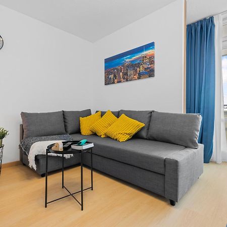 Sonniges City-Apartment Mit Suedbalkon Und Parklatz Neusass Exterior photo